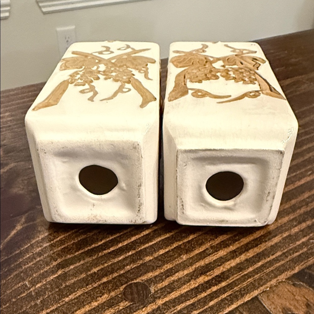Elegant Gold and Cream Ceramic Salt and Pepper Shakers - Picture 6 of 6